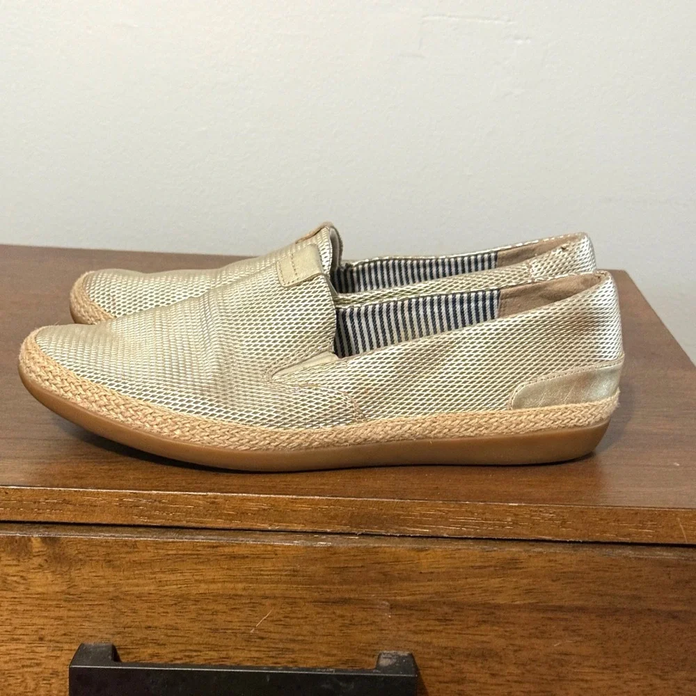 Clarks Slip On Espadrille Loafers 8 Gold Excellent Metallic Textured